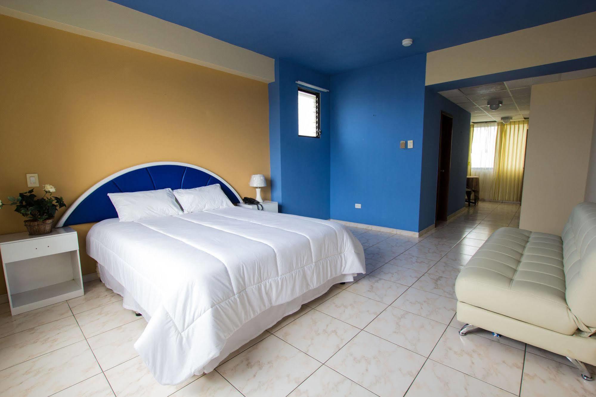 Blue Bay Hotel Salinas  Zewnętrze zdjęcie