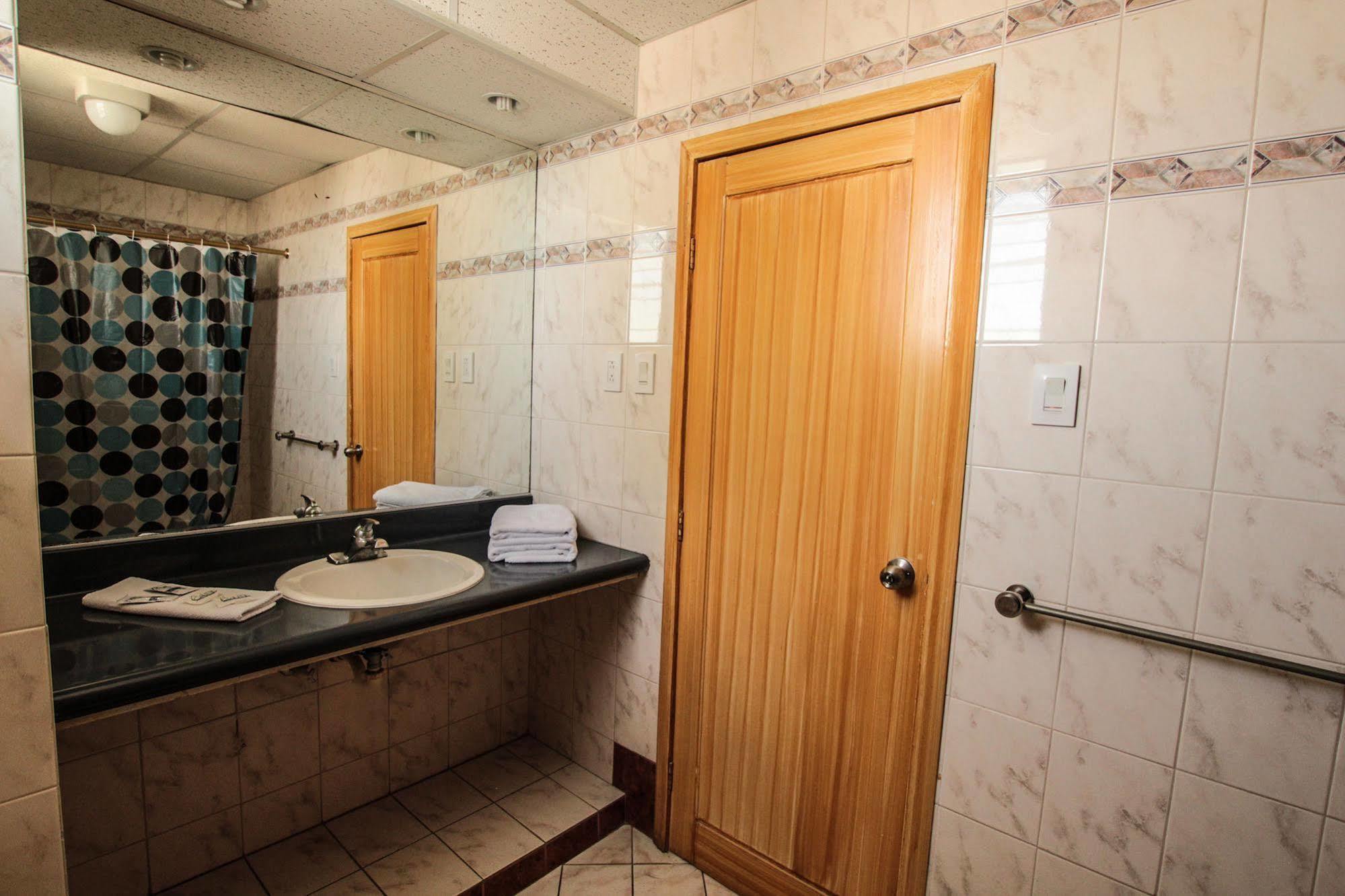 Blue Bay Hotel Salinas  Zewnętrze zdjęcie