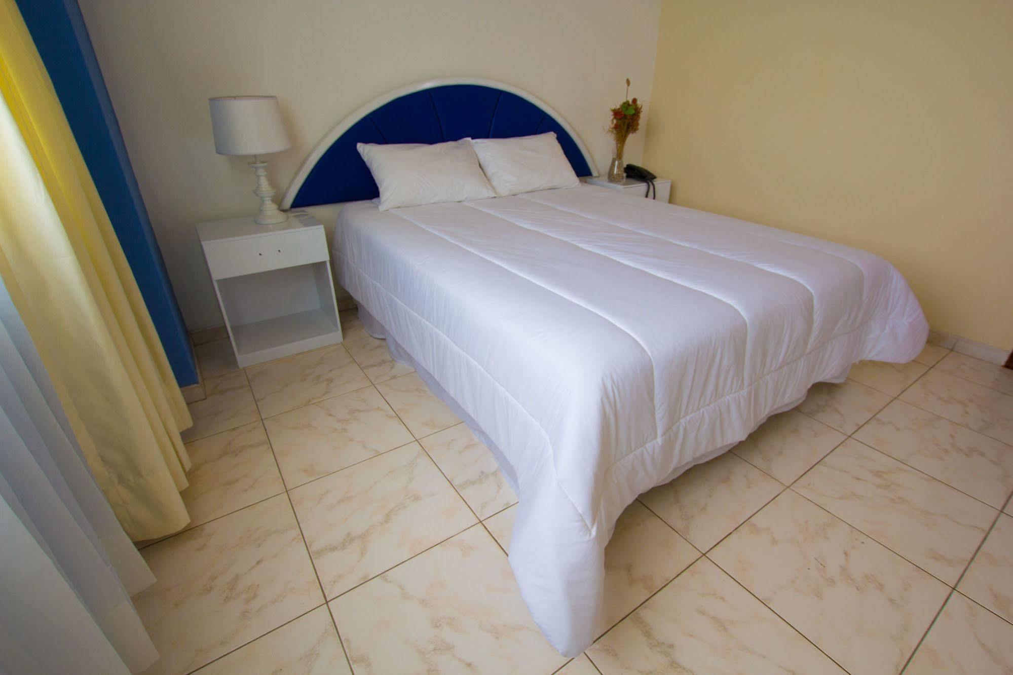 Blue Bay Hotel Salinas  Zewnętrze zdjęcie